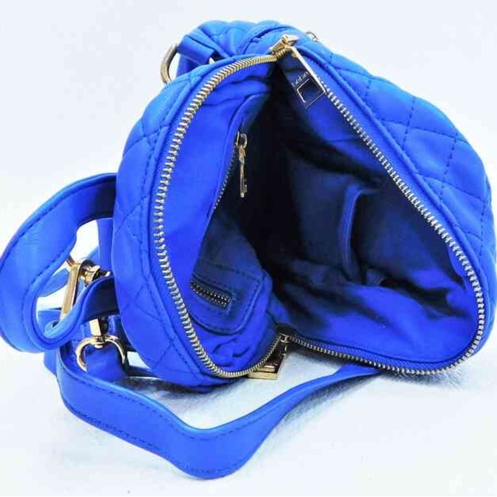 ❌SOLD❌BEBE Blue Faux Leather Gold Zipper Adjustable Backpack - Picture 4 of 9